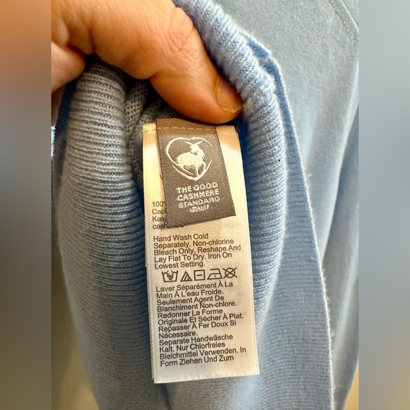 J.Crew Women’s 100% Cashmere Classic Fit Crewneck Sweater Size S in Light Blue - Picture 8 of 12